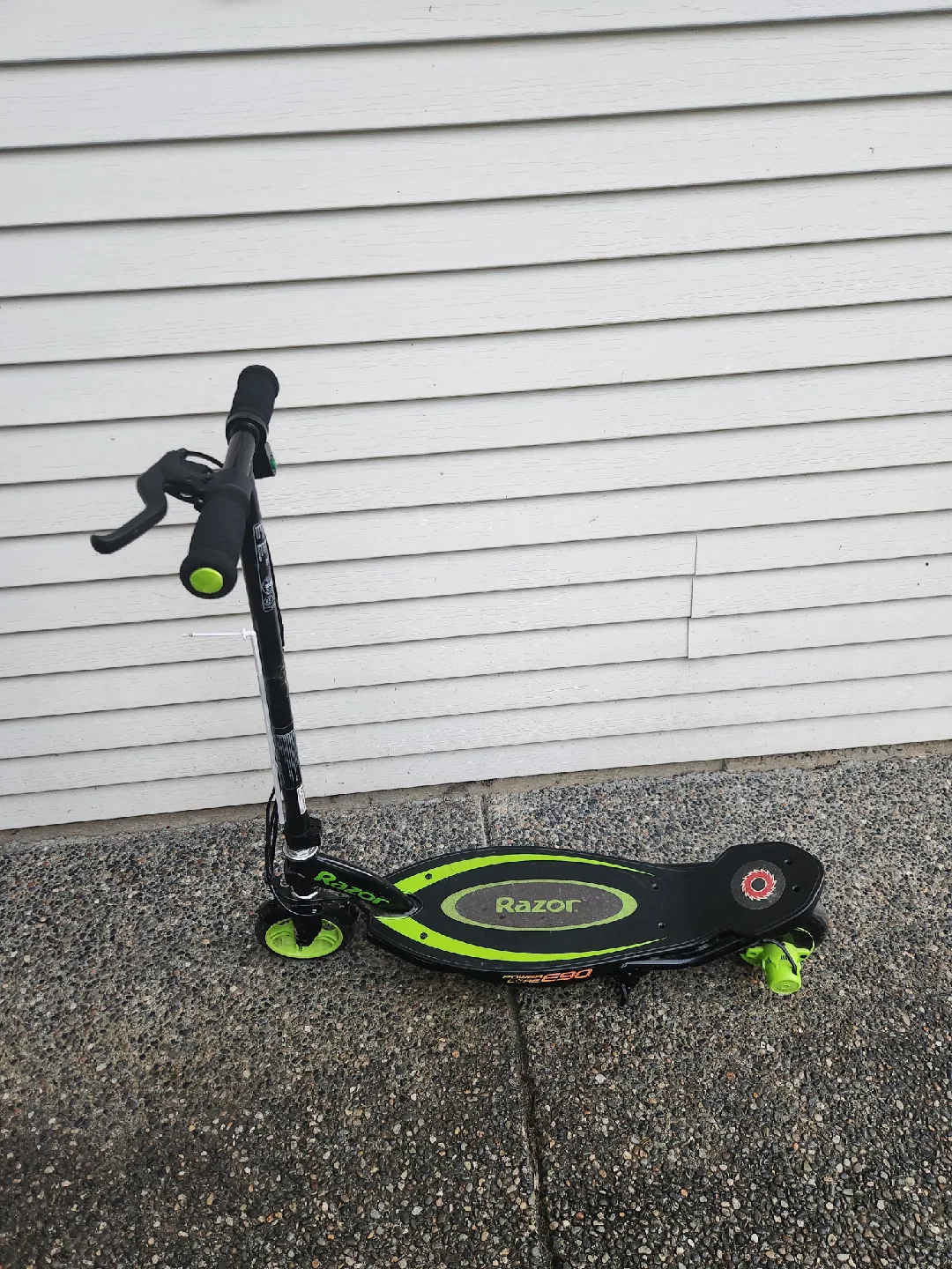 Razor E90 Electric Scooter - Green/Black image indicator(3)