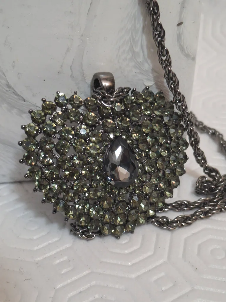 Rhinestone Heart Pendant Necklace thumbnail