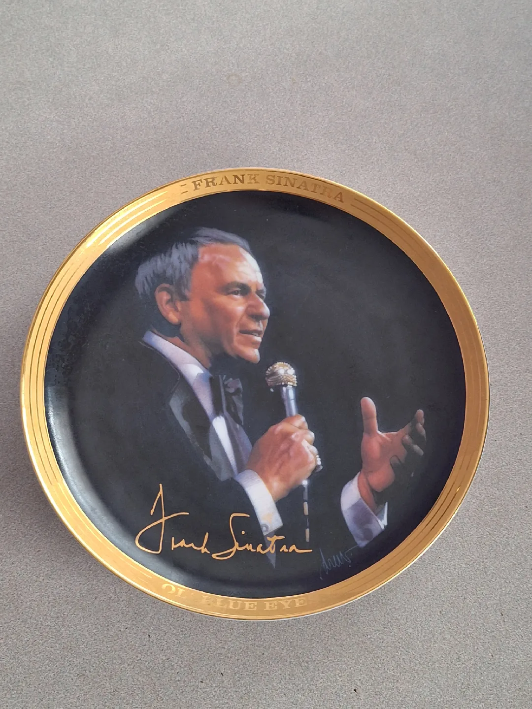 Frank Sinatra "My Way" Limited Edition Musical Plate image indicator(2)