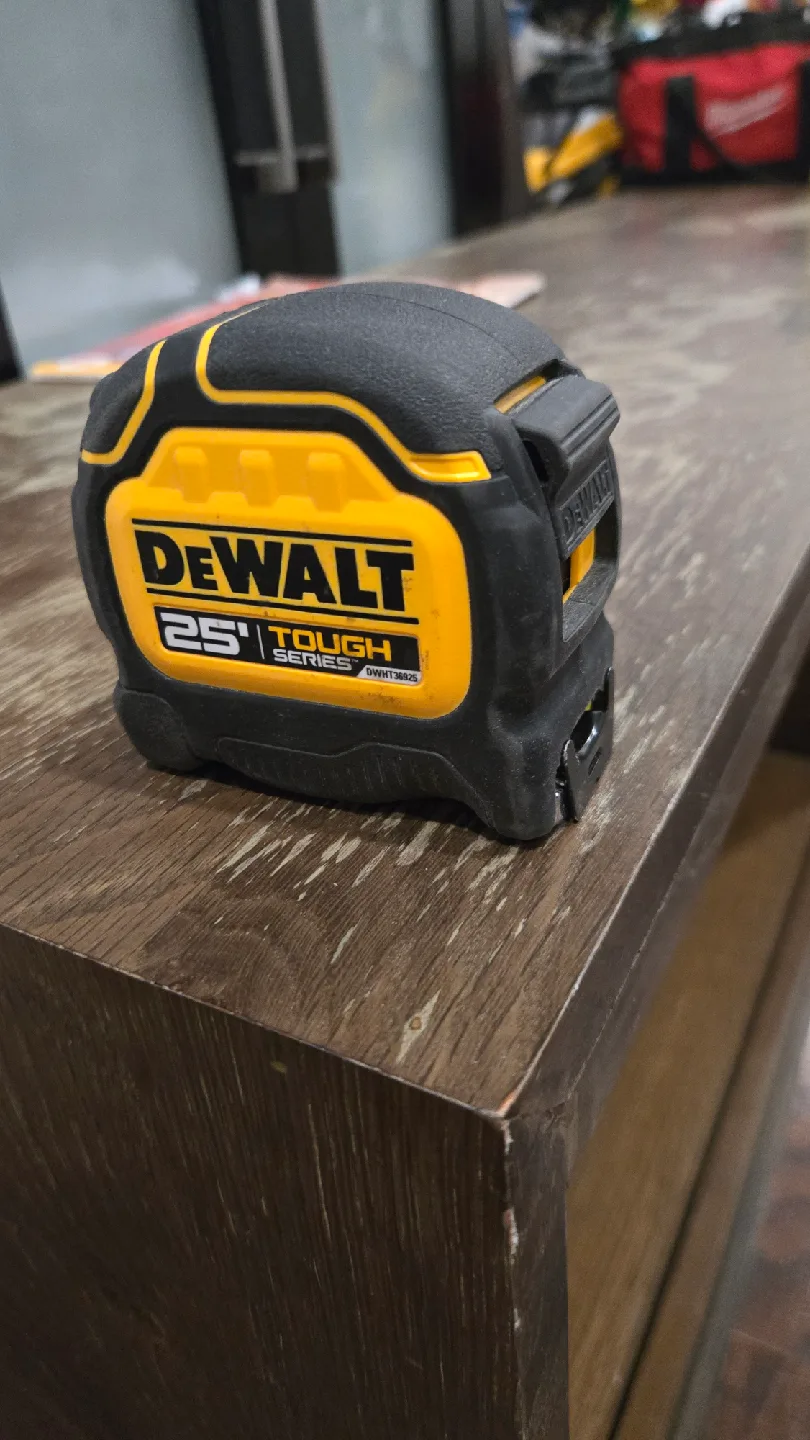 DeWalt 25' Tough Series Tape Measure image indicator(2)