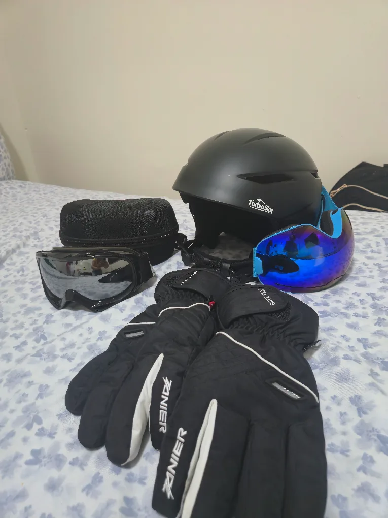 Burton Snowboard Set with Boots (Size 11) image indicator(5)