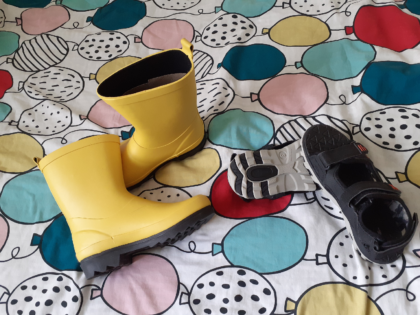Kid's Ripzone Yellow Rain Boots - Size 3 &  Gorge Sandal size 3 - photo 4