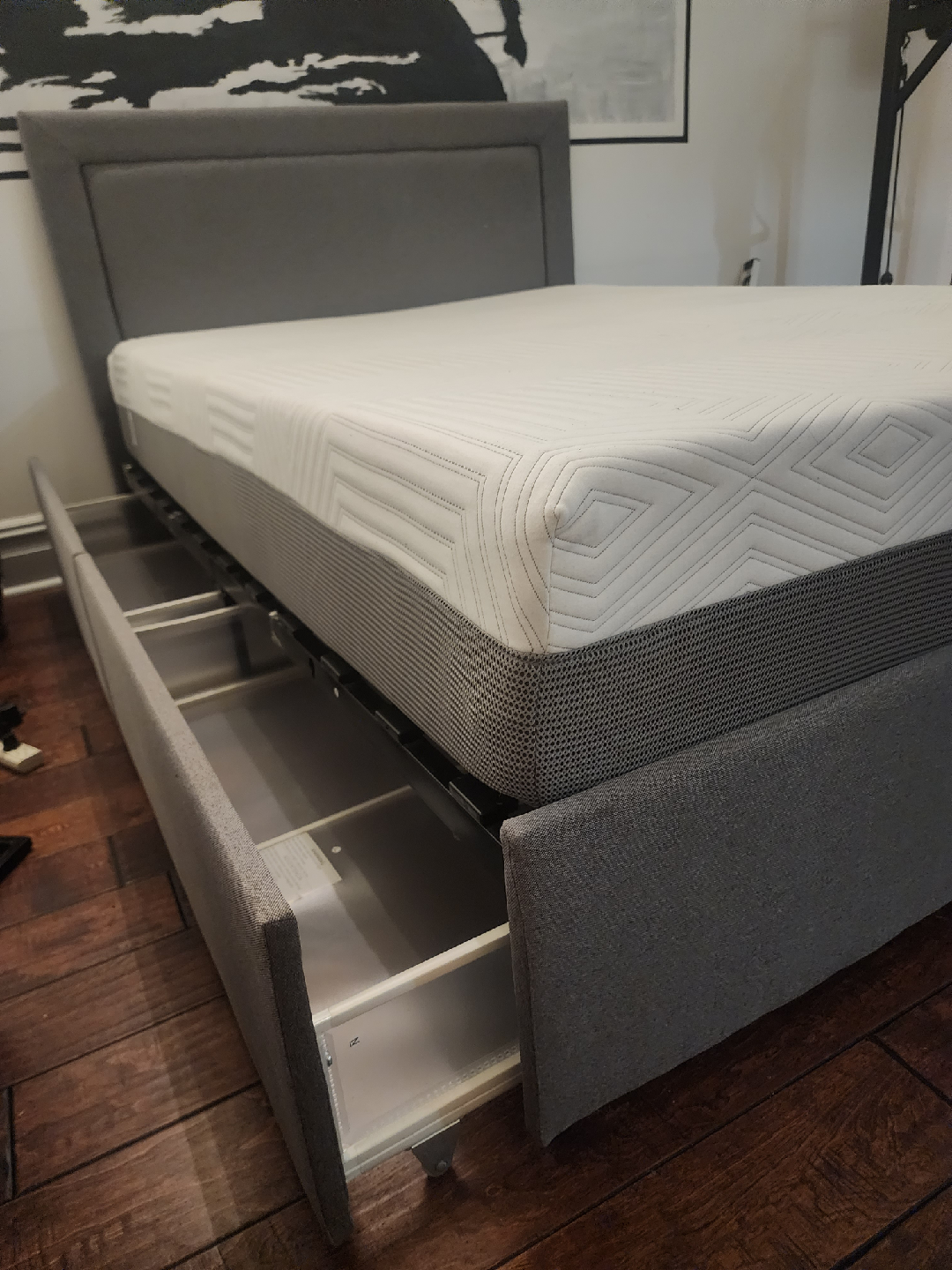 bed like new, light, comfortable, with 4 drawers (large storage) - photo 2