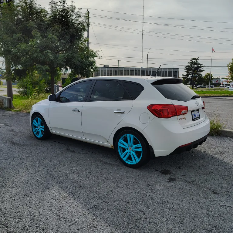 2011 Kia Forte5 SX automatic, leather image indicator(4)
