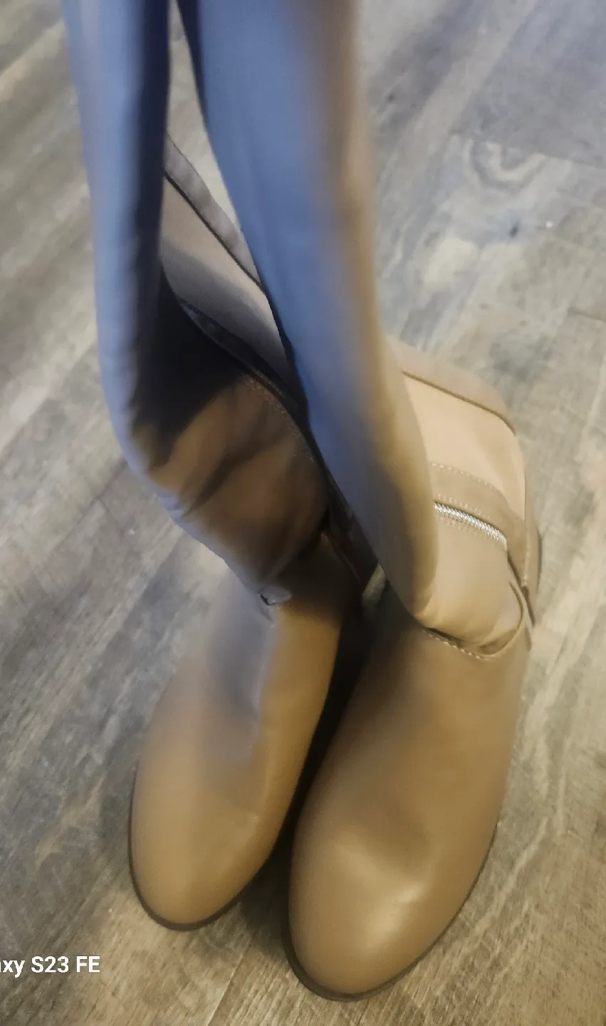 Thigh High Boots - Size 8 image indicator(2)