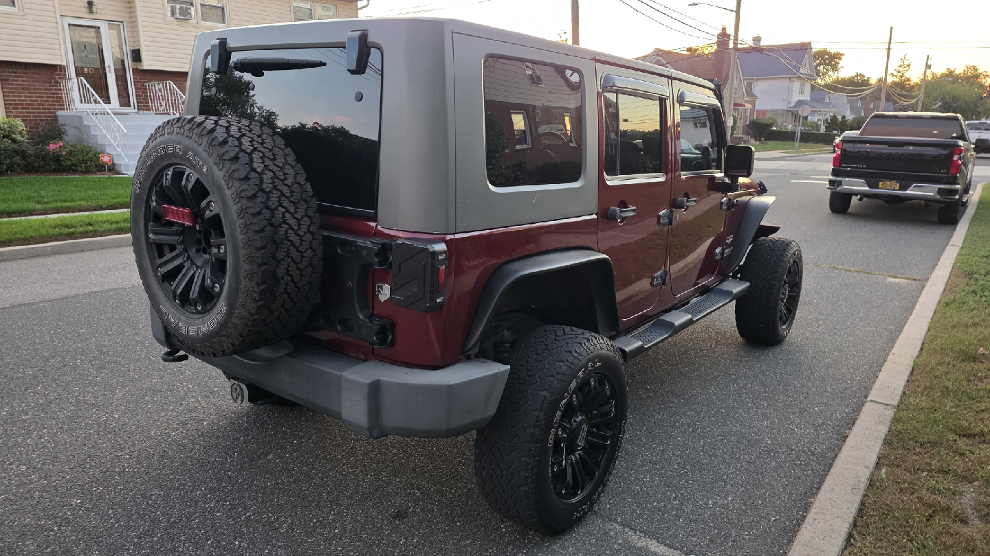 Jeep Wrangler Unlimited - Red - photo 3
