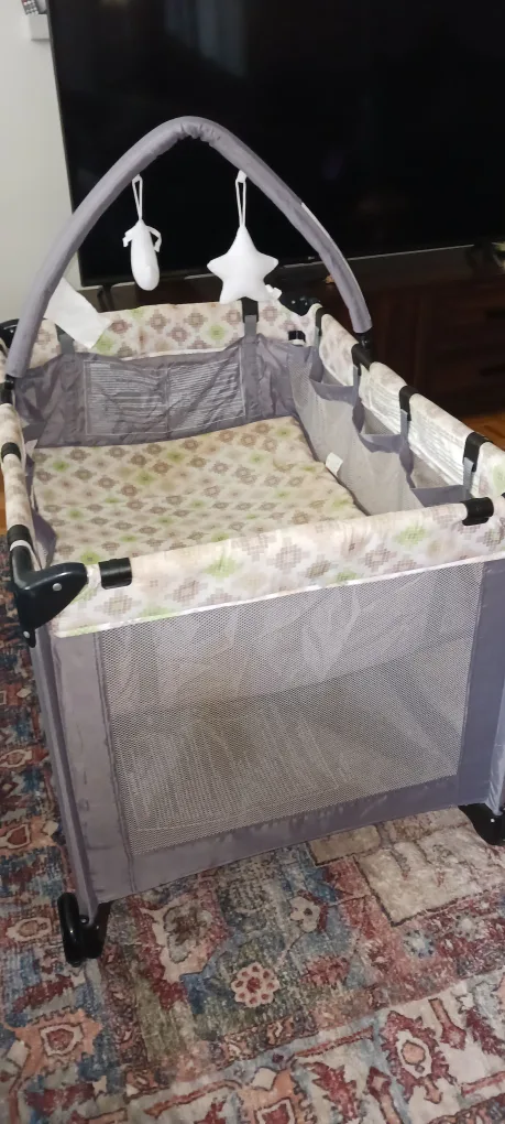 Harmony Play & sleep crib bassinate $35 image indicator(3)