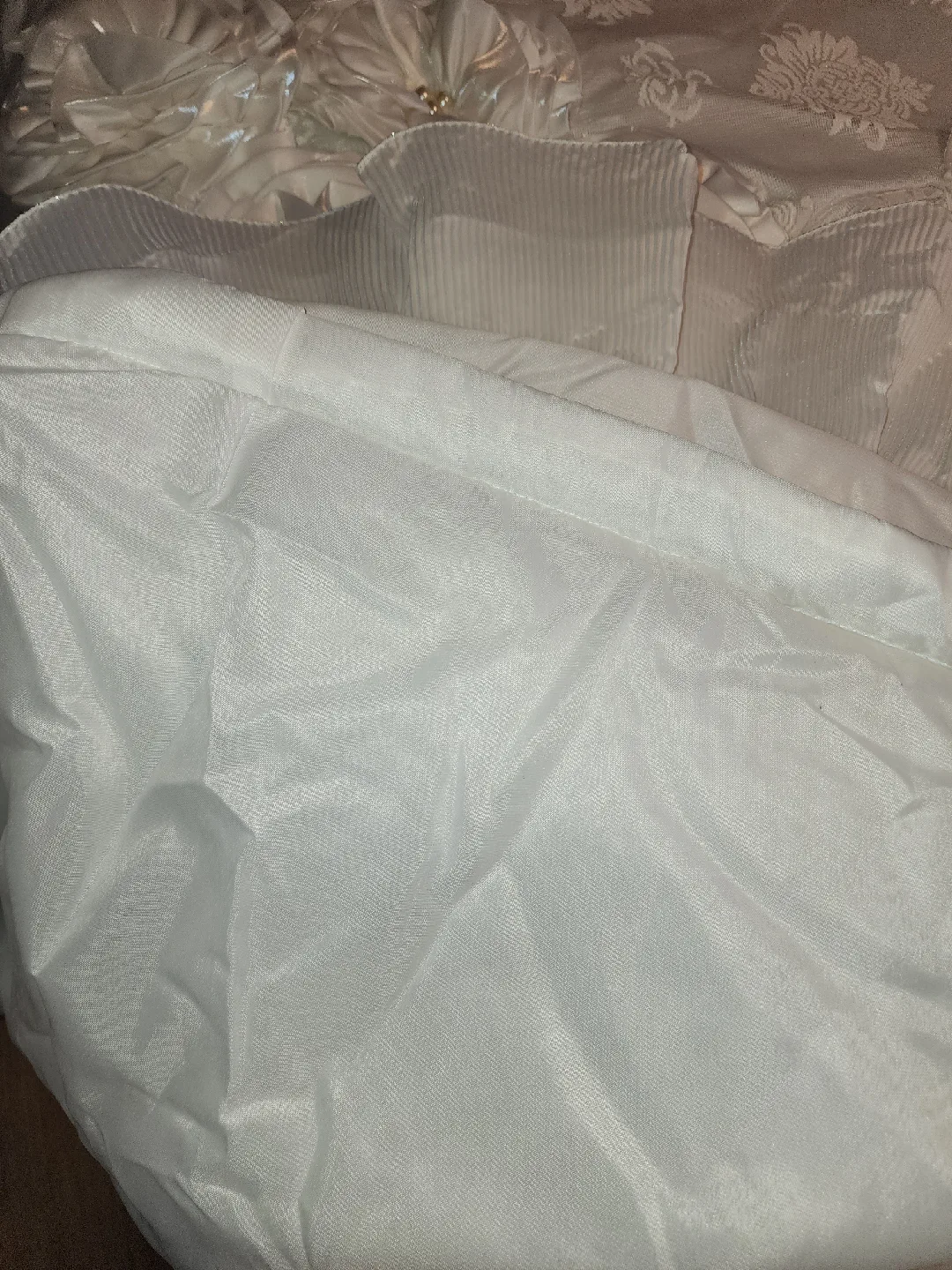 White Floral Bedding Set image indicator(8)