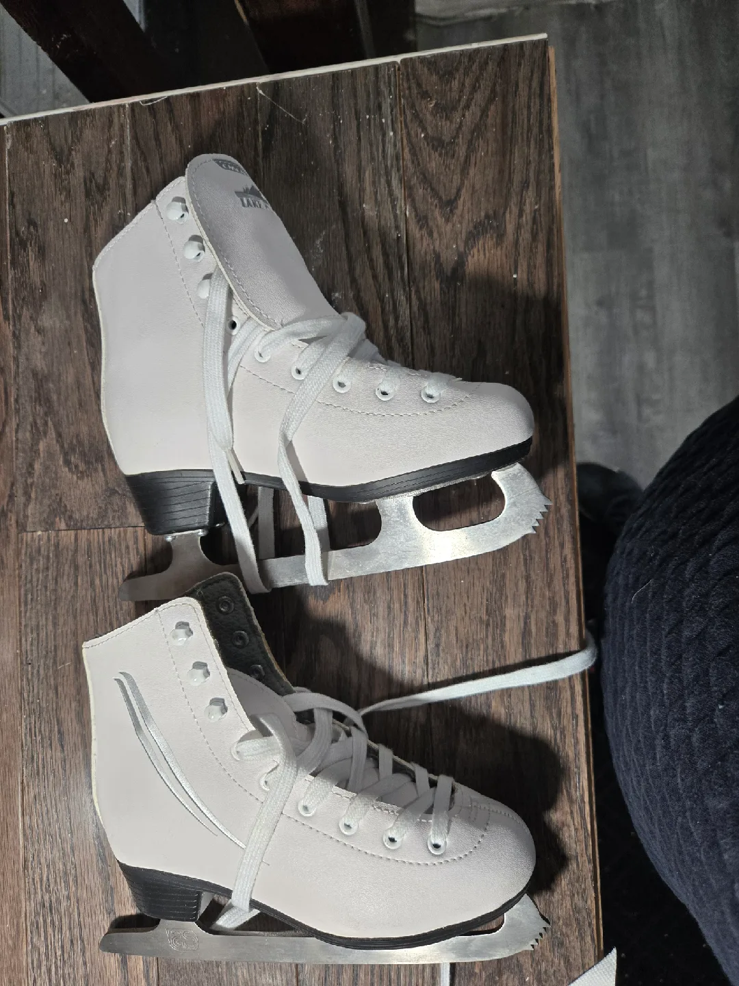 Cascade Lake Placid Girls Size 3 Ice Skates image indicator(2)