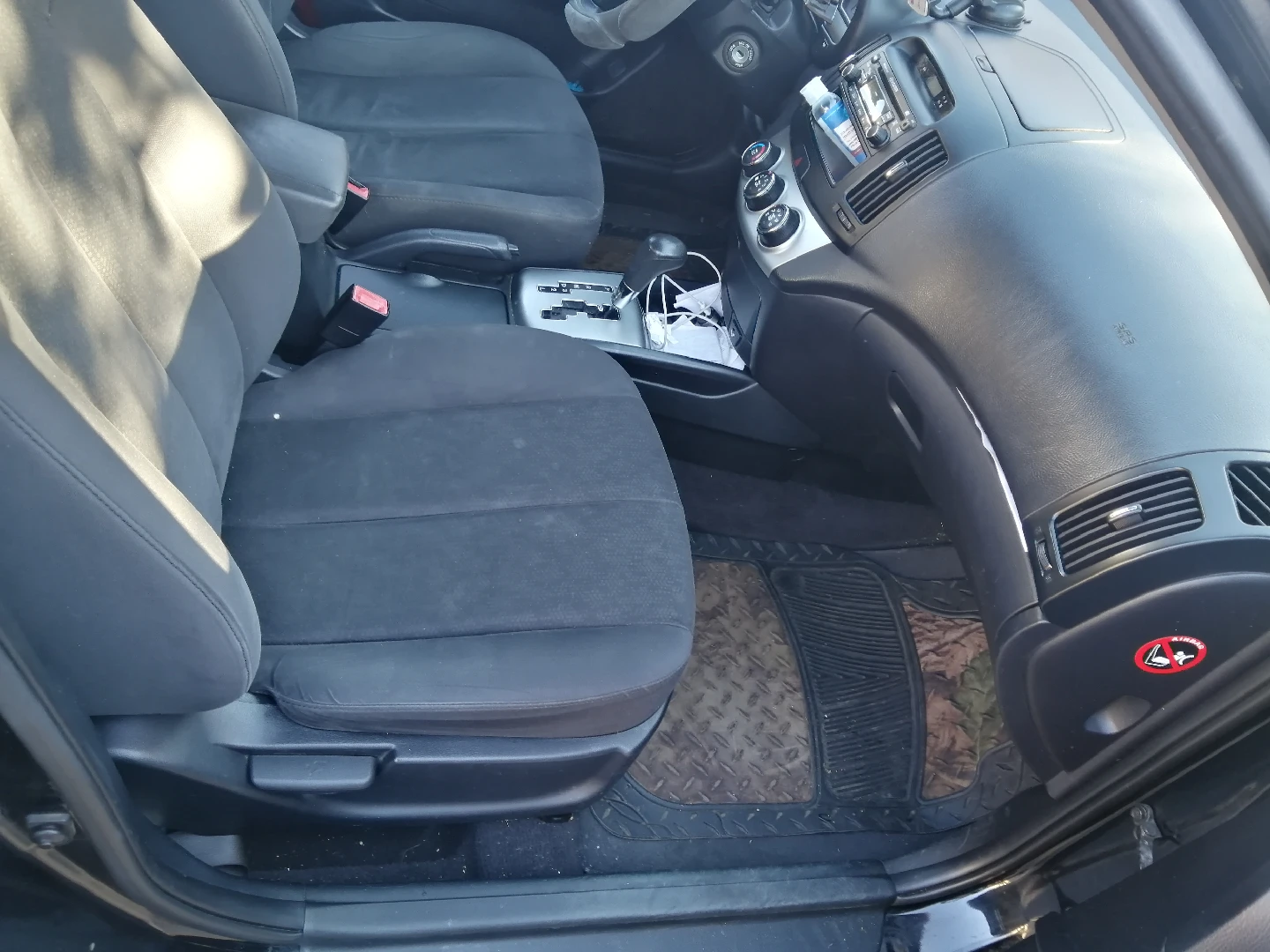 Hyundai Elantra - Black Sedan - photo 3