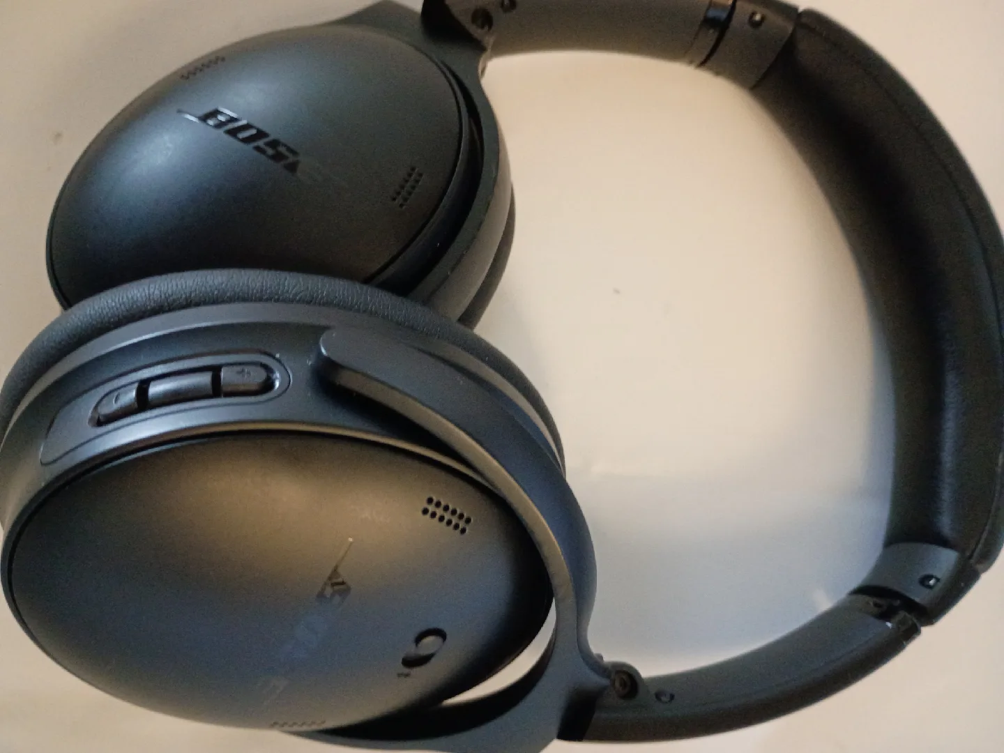 Bose QuietComfort 45 Black Headphones image indicator(4)