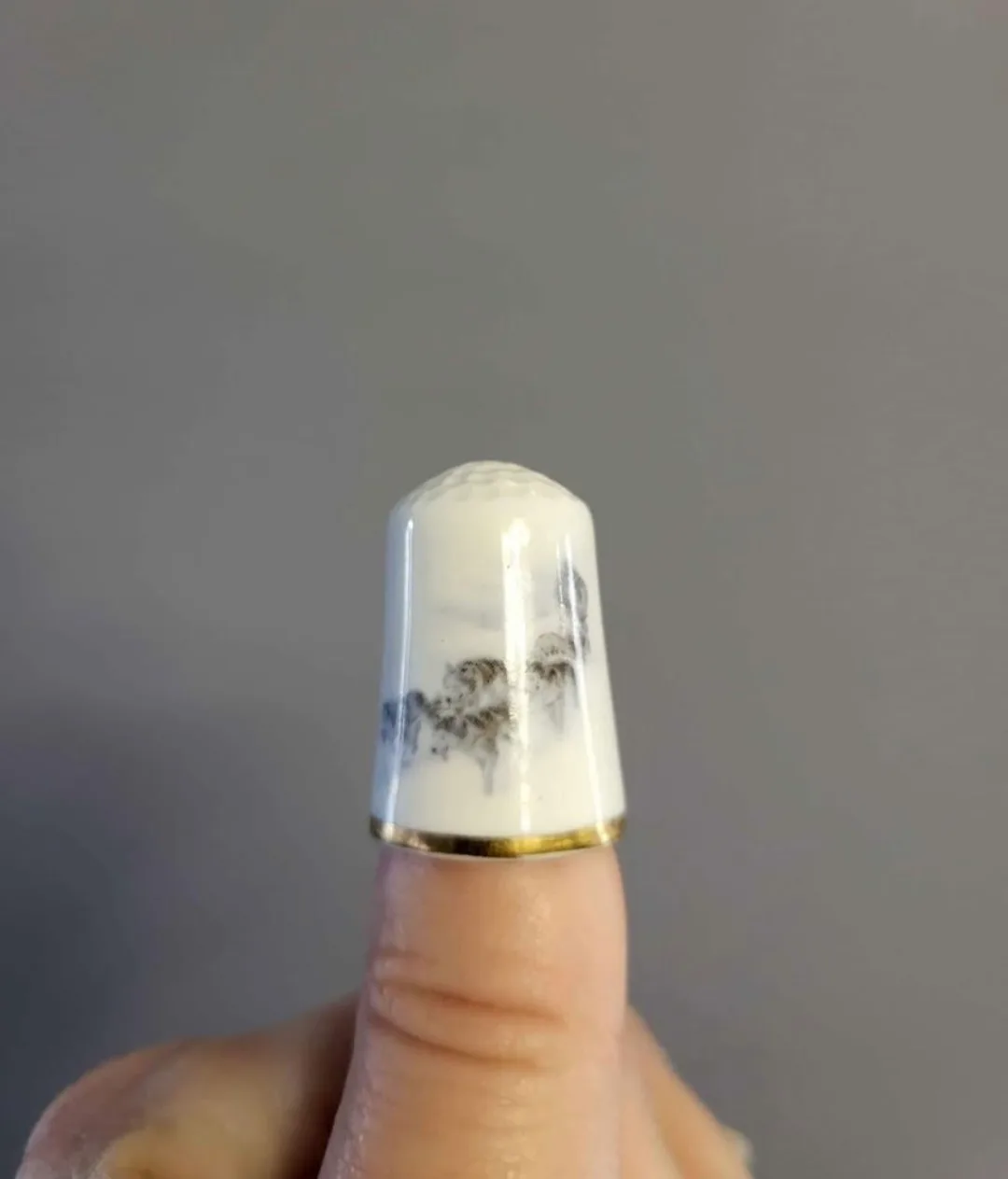 Vintage SUNRISE FINE BONE CHINA THIMBLE image indicator(2)