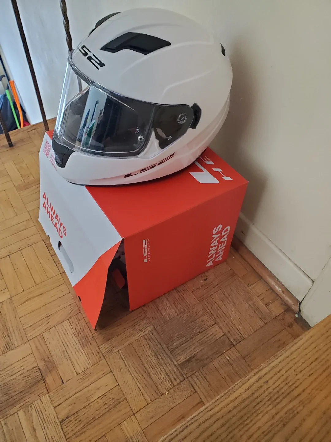 Brand new  Full Face Helmet Medium image indicator(3)