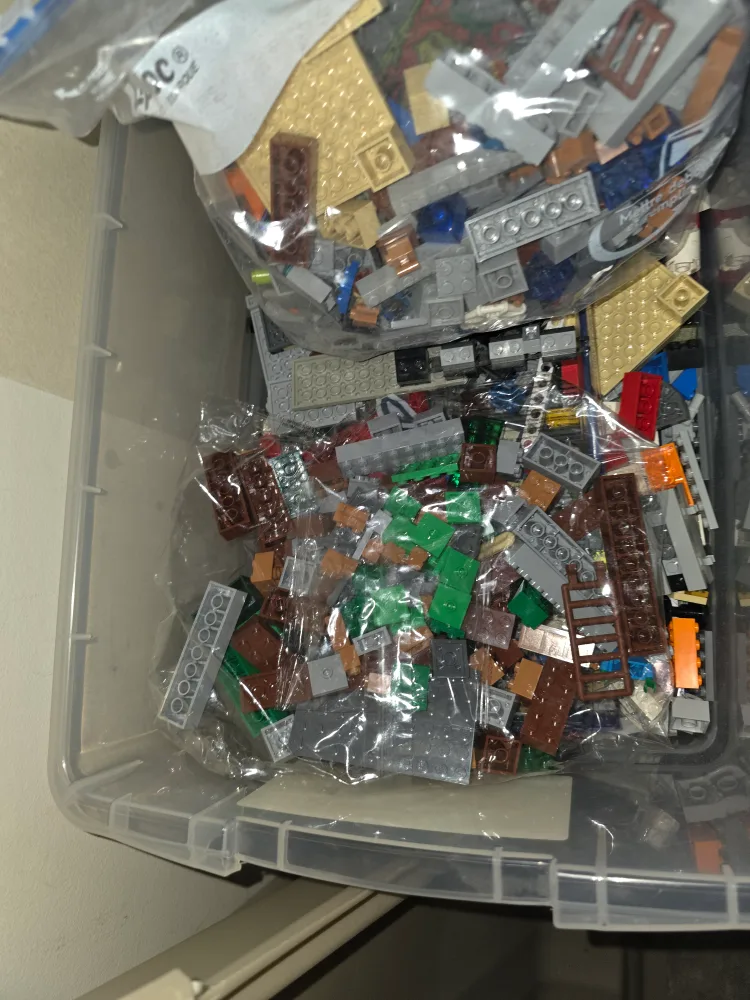 Lego Bricks and Minifigures Lot image indicator(5)