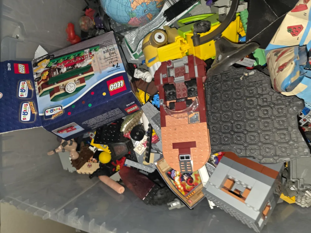 Lego Bricks and Minifigures Lot image indicator(6)