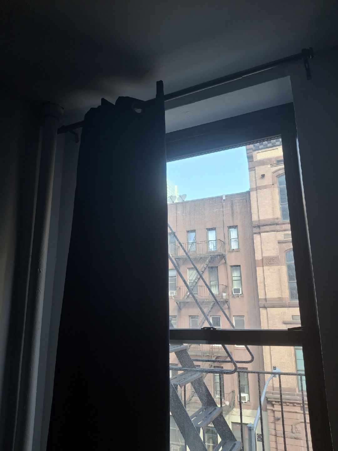 3 curtains with mounting - photo 2