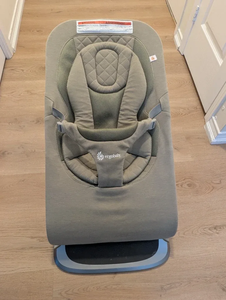 SALE!!!!! Ergobaby Evolve Bouncer 3 in 1 - Knit soft olive color