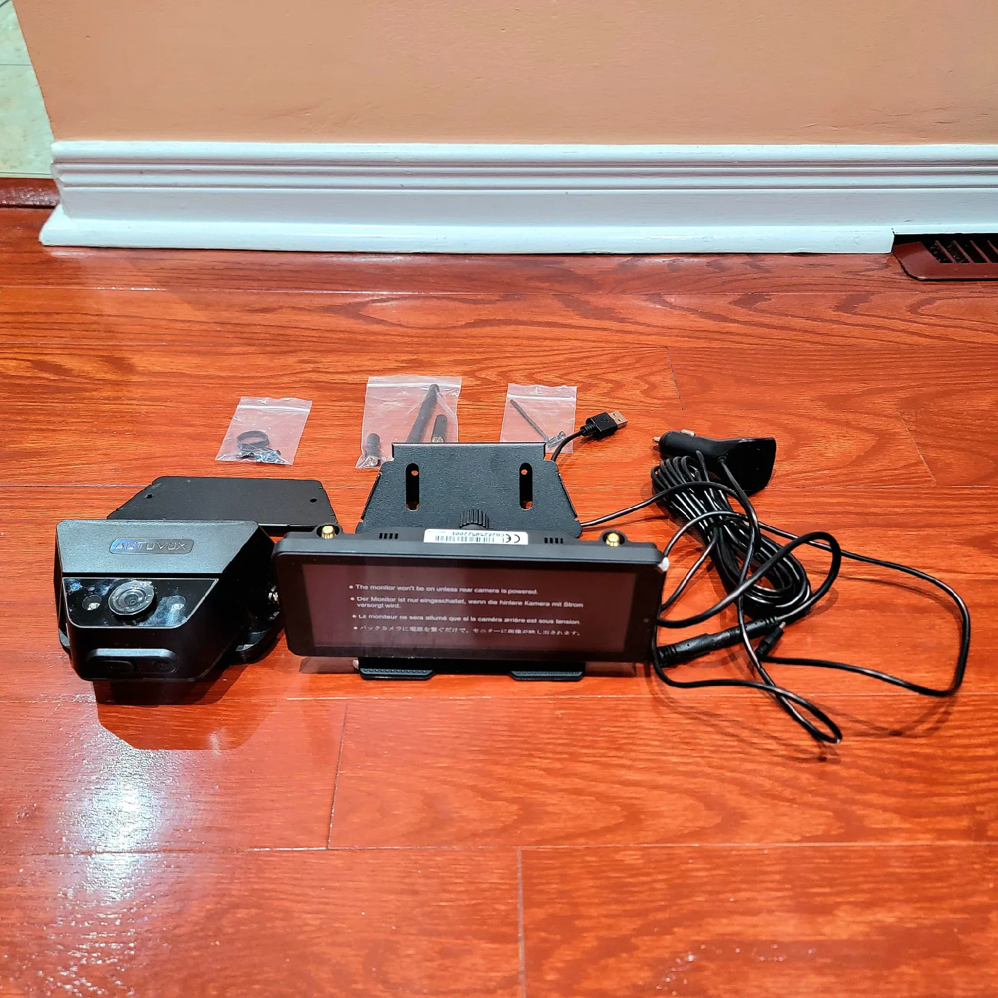 Auto Vox Solar Wireless Vehicle Backup Camera 7.2" DVR 1080P image indicator(4)