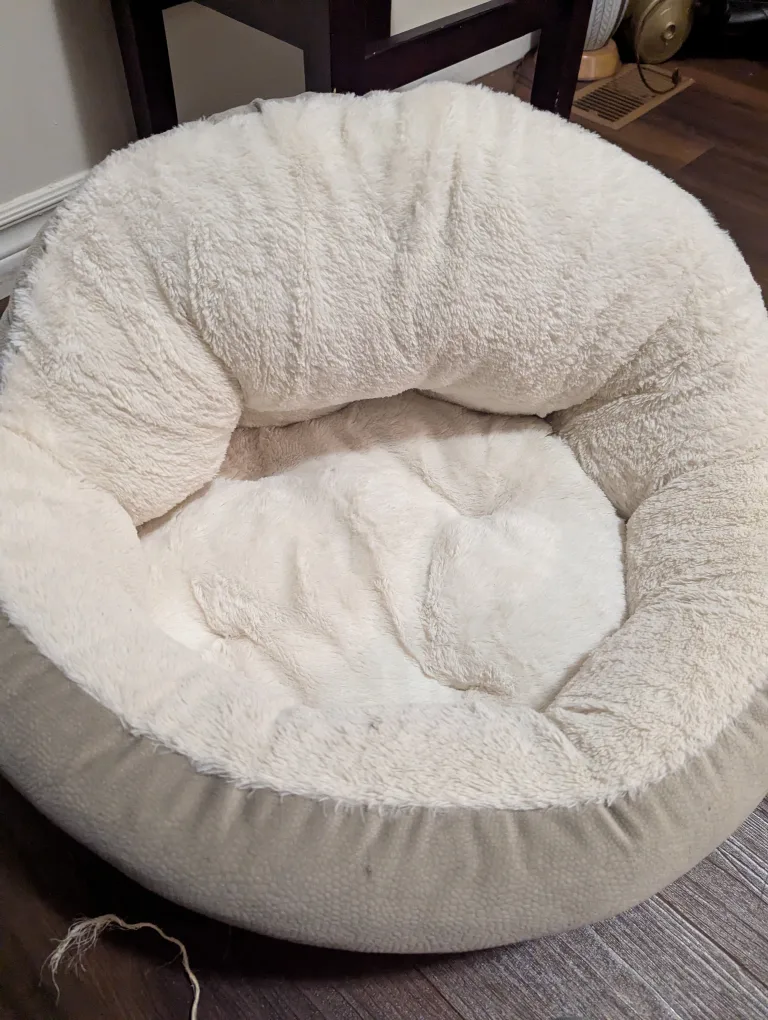 Round Pet Bed - Comfy & Cozy image indicator(4)