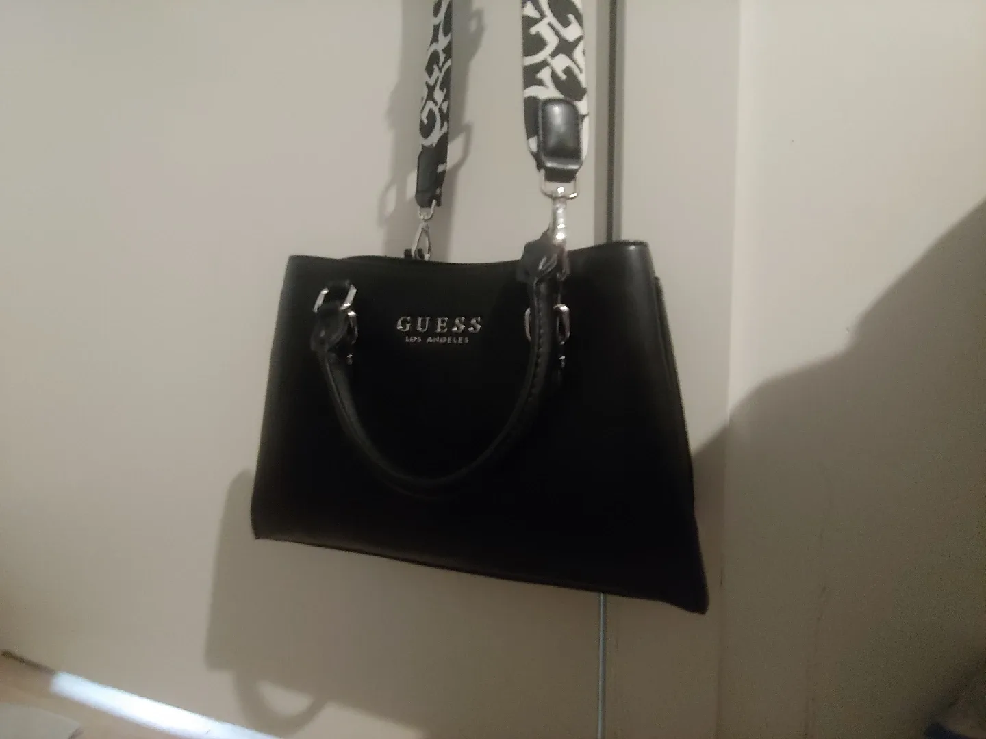 Guess Los Angeles Black Handbag image indicator(2)