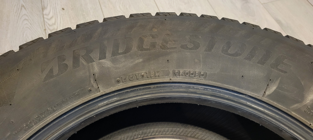 Bridgestone Blizzak Winter Tire 245/65R17 - photo 2