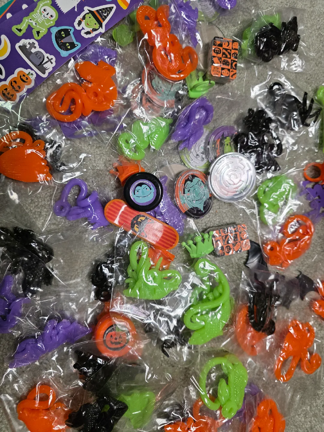 73pc Trick or Treat Or Classroom Party Halloween Toys! image indicator(2)