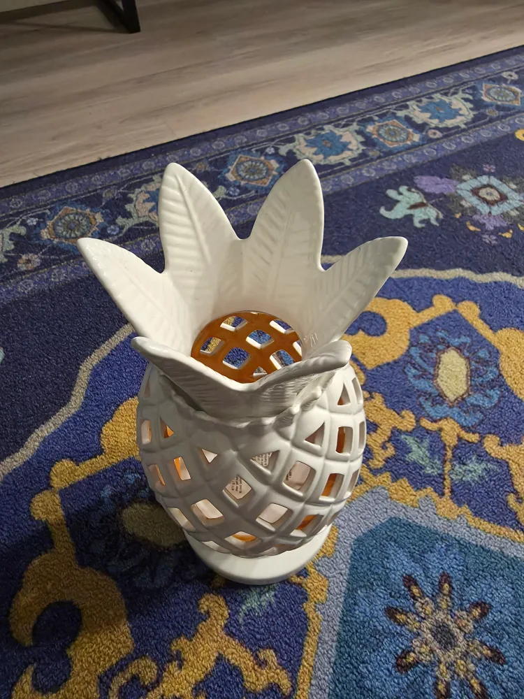 White Pineapple Candle Holder image indicator(2)