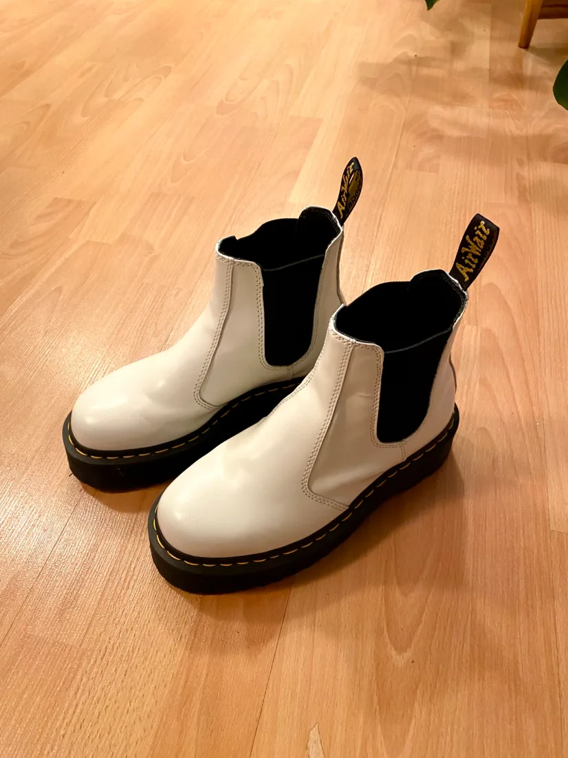 Dr Martens Platform Chelsea Boots Size 7 thumbnail