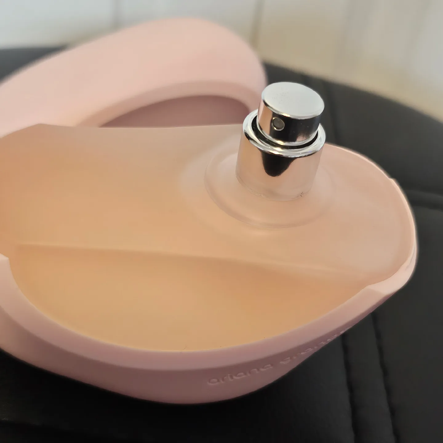 Ariana Grande MOD Blush Eau de Parfum Spray 100ml image indicator(4)