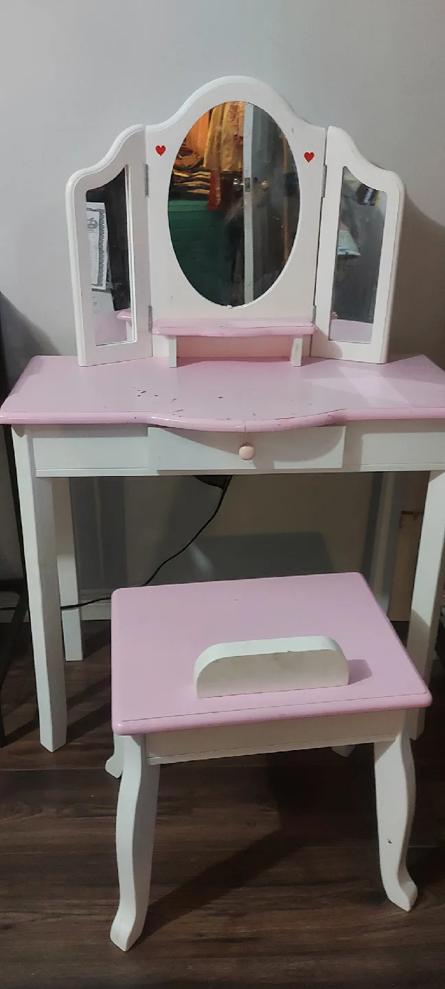 Kids Vanity Table with Stool image indicator(2)