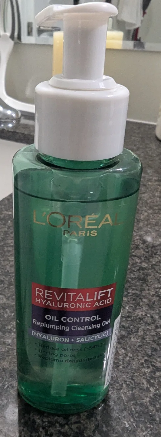 L'Oreal Revitalift Hyaluronic Acid Serum & Jovees Face Wash image indicator(4)