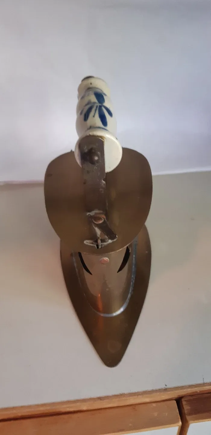 Antique Brass Iron with Ceramic Handle image indicator(2)