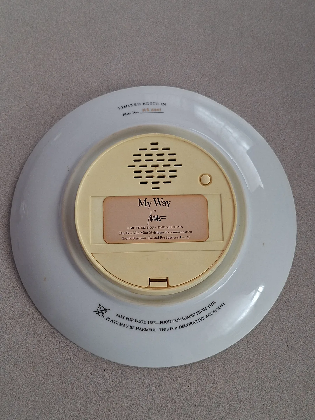Frank Sinatra "My Way" Limited Edition Musical Plate image indicator(3)