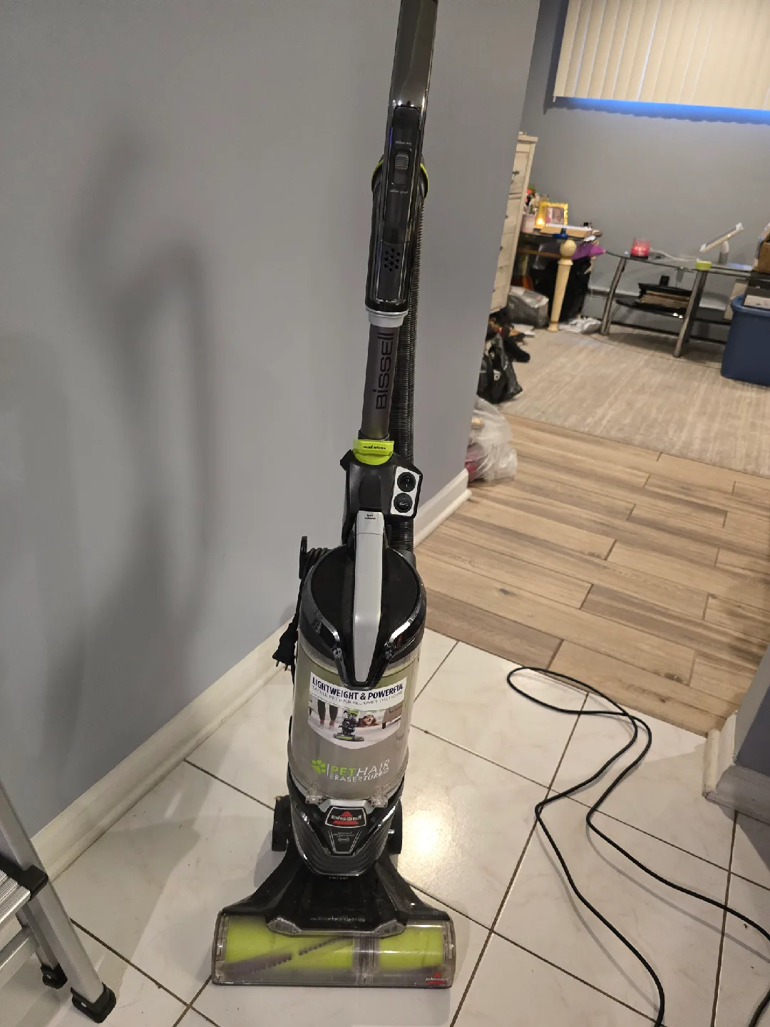 Bissell Pet Hair Eraser Turbo Vacuum image indicator(2)