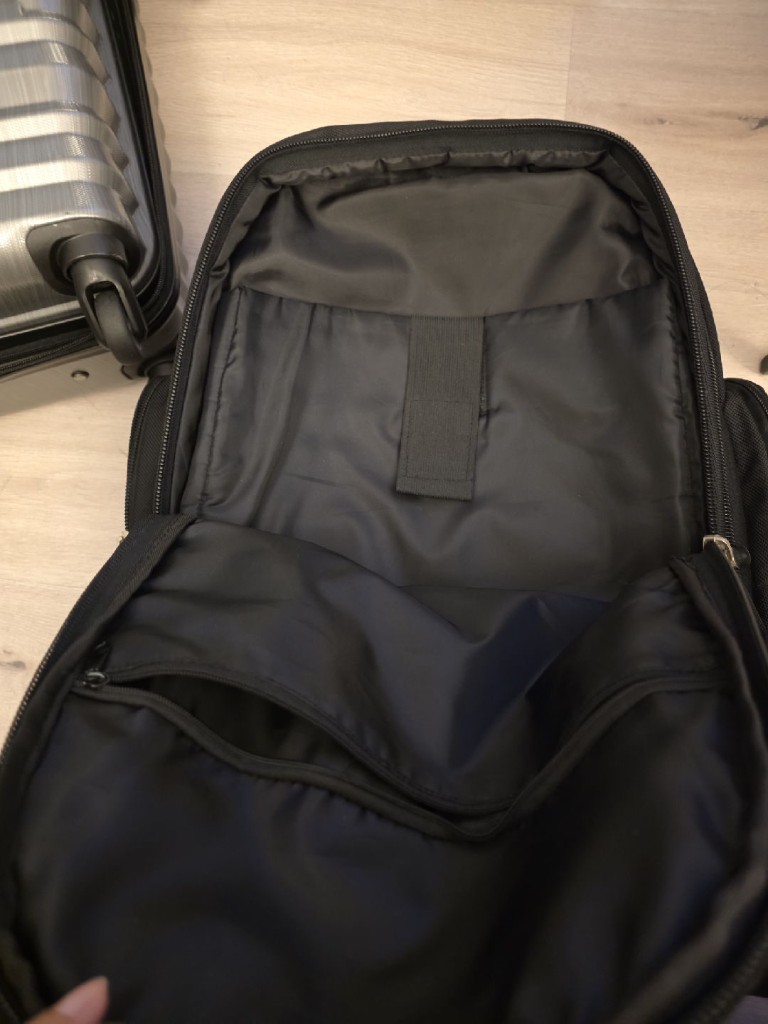 Swissgear Rolling Backpack - Black - photo 2