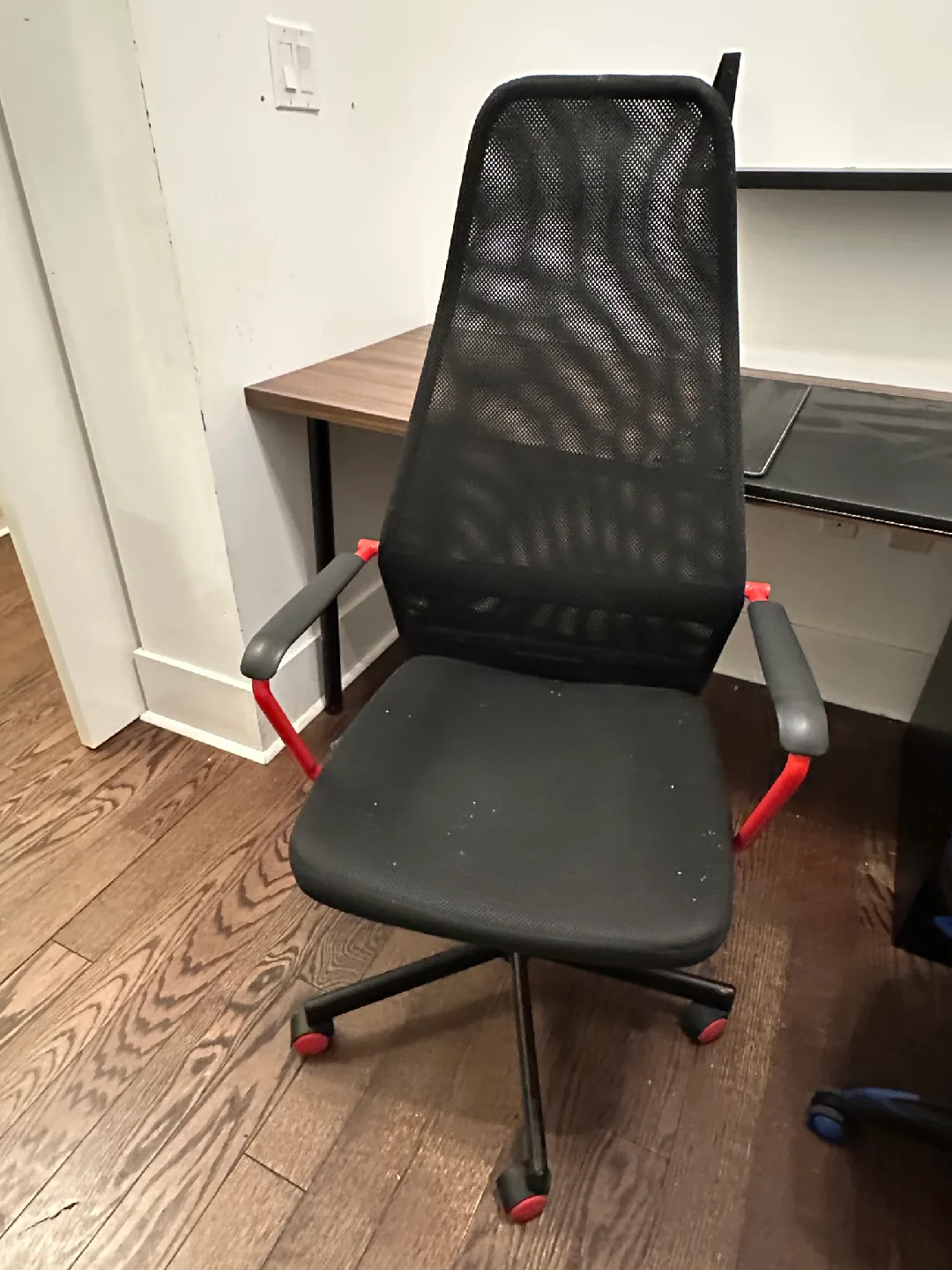 Black Mesh Office Chair thumbnail