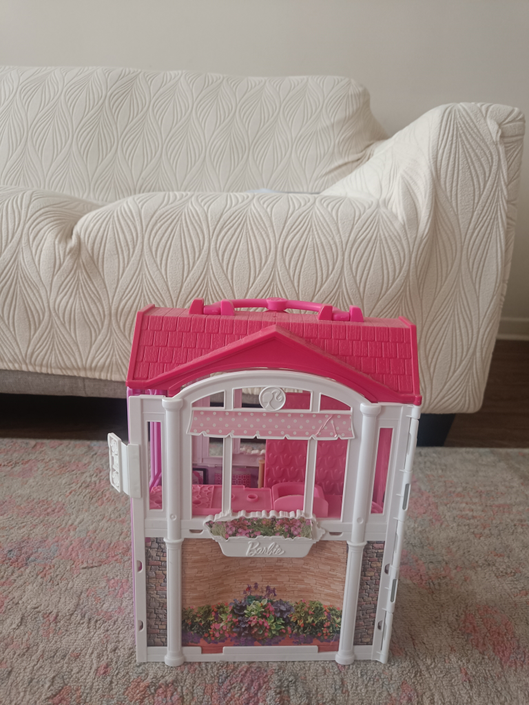 Barbie Foldable Dollhouse Playset(2)