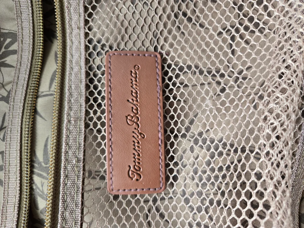 Tommy Bahama Rolling Suitcase🥕 image indicator(2)
