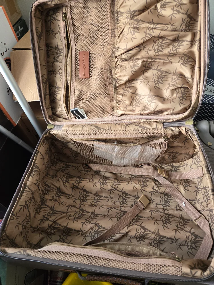 Tommy Bahama Rolling Suitcase🥕 image indicator(3)