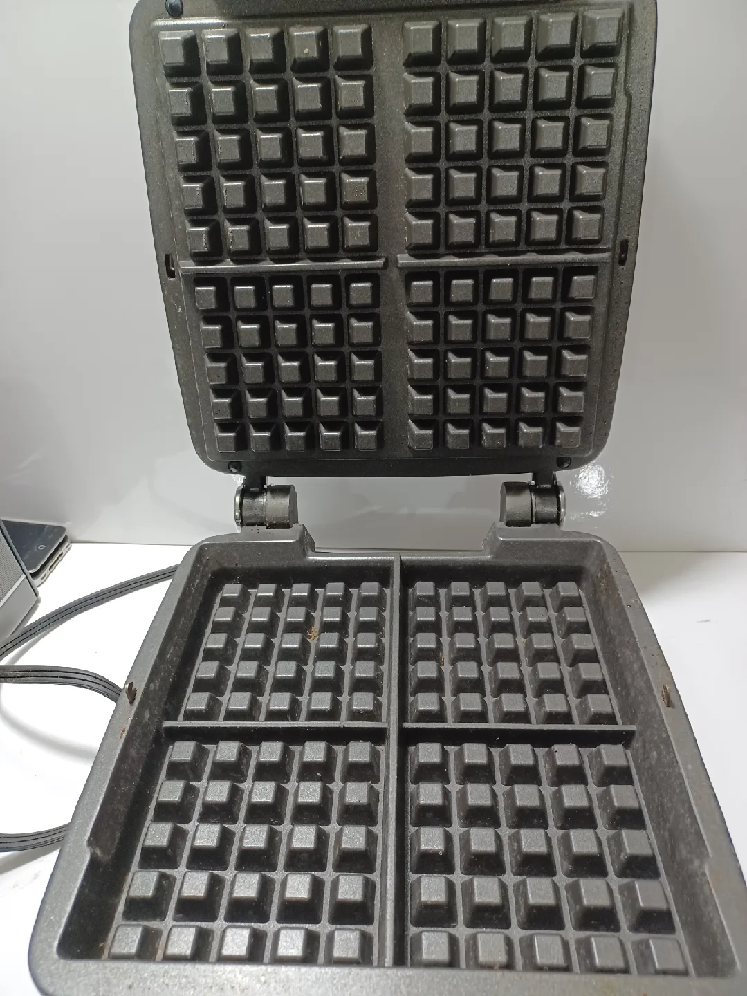 All-Clad Waffle Maker serial 6066. Very good condition image indicator(2)