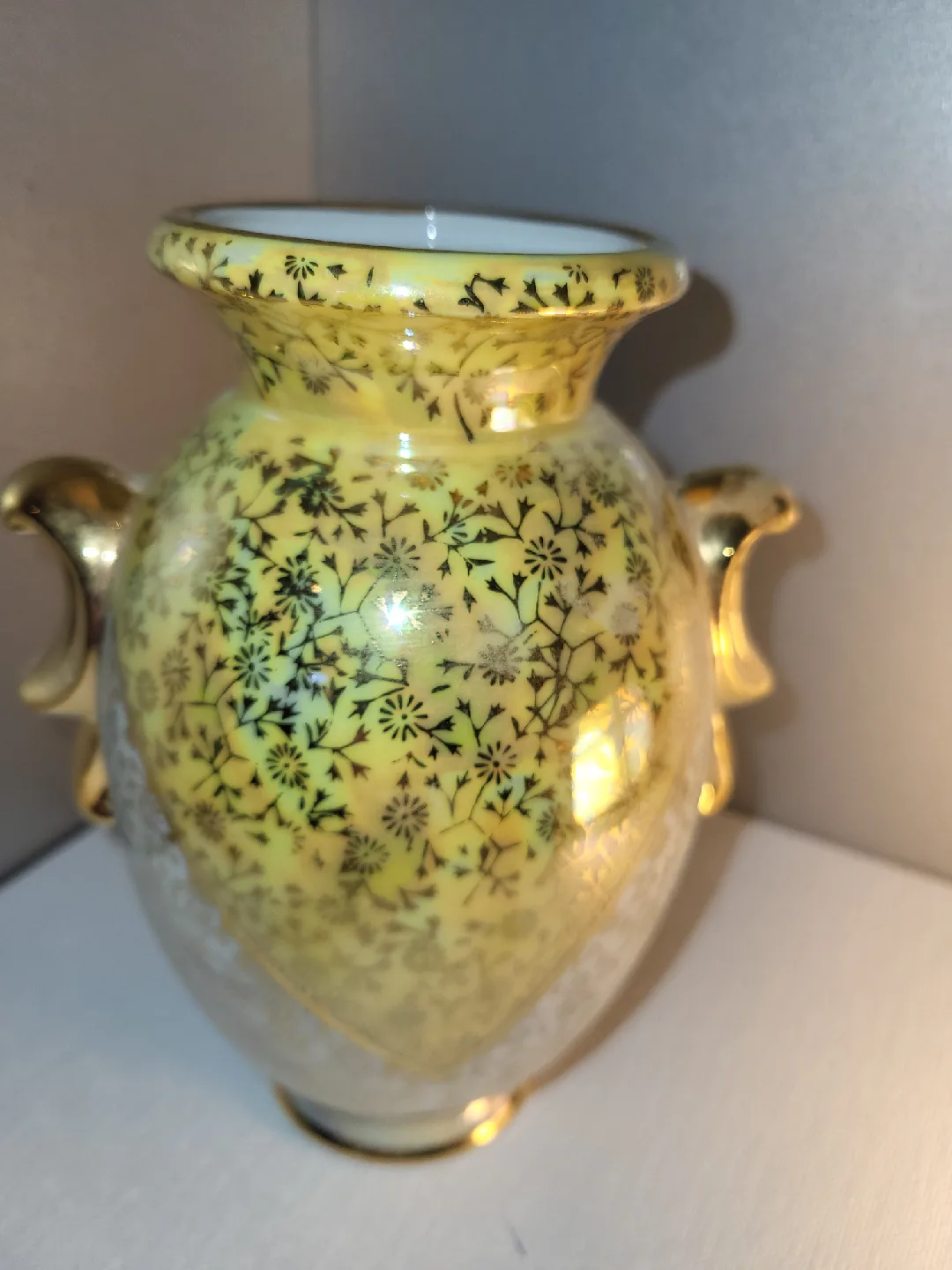 Vintage Vase - Made in Japan image indicator(2)