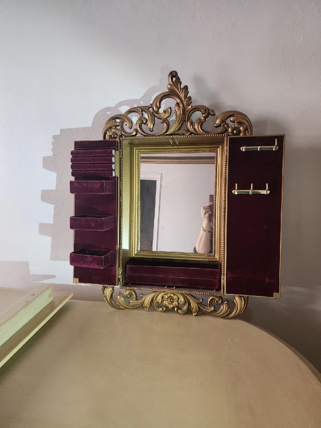 Ornate Gold Jewelry Box with Mirror image indicator(4)