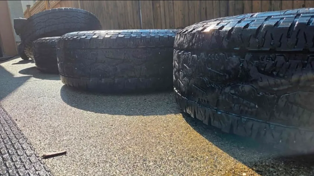 Jeep Wrangler Bridgestone Tires & Rims image indicator(5)