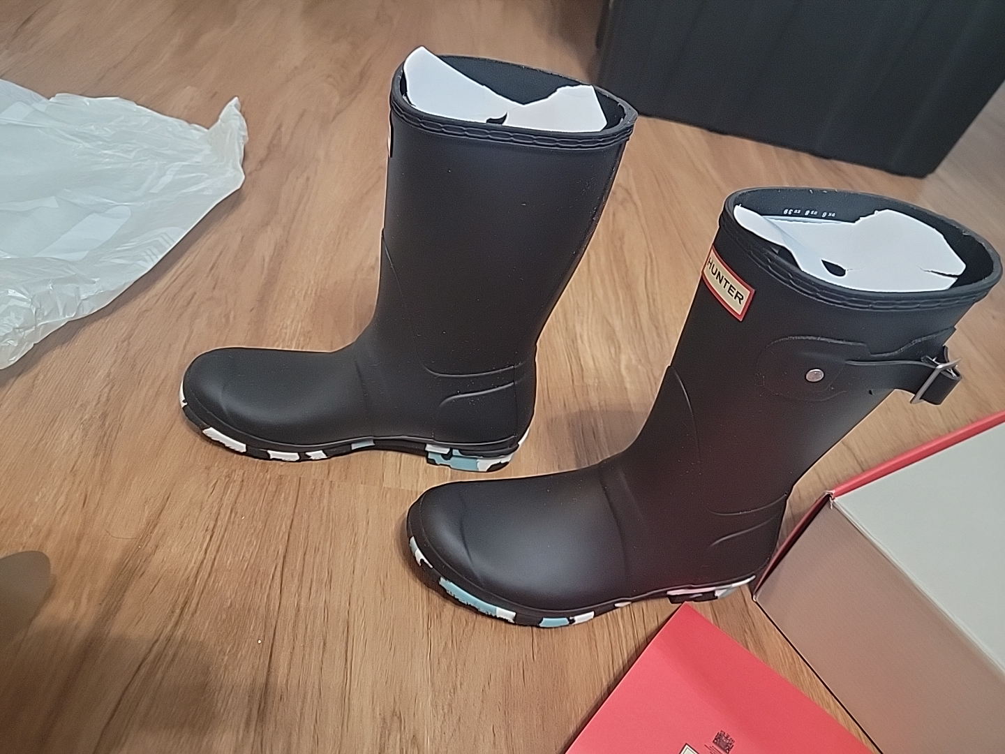 Hunter Women's Rain Boots - Size 8 - Black - New in Box - photo 3