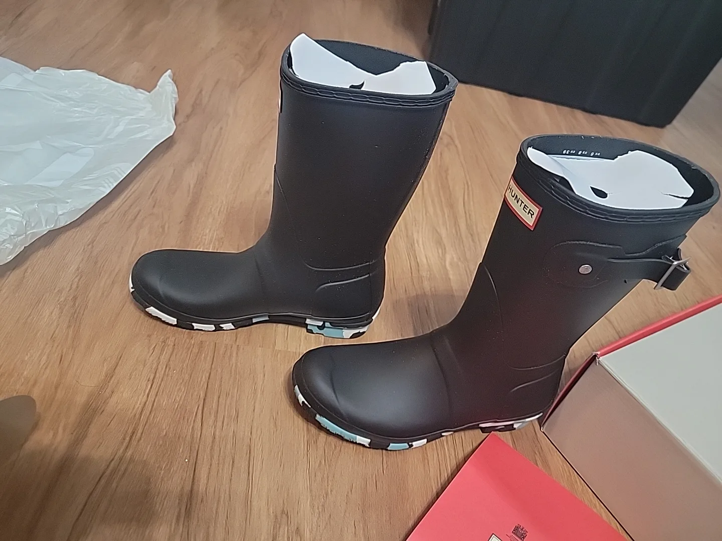 Hunter Women's Rain Boots - Size 8 - Black - New in Box image indicator(3)