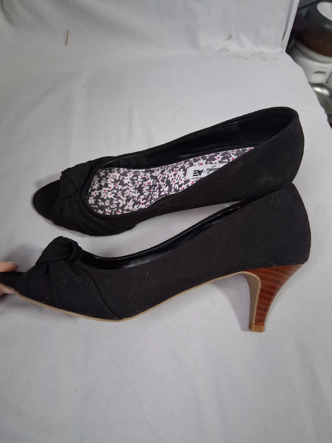 Size 8.5 heels image indicator(3)