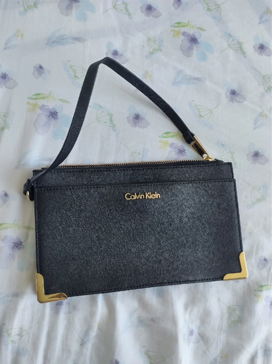 🧡 Calvin Klein Black Wristlet Large image indicator(4)