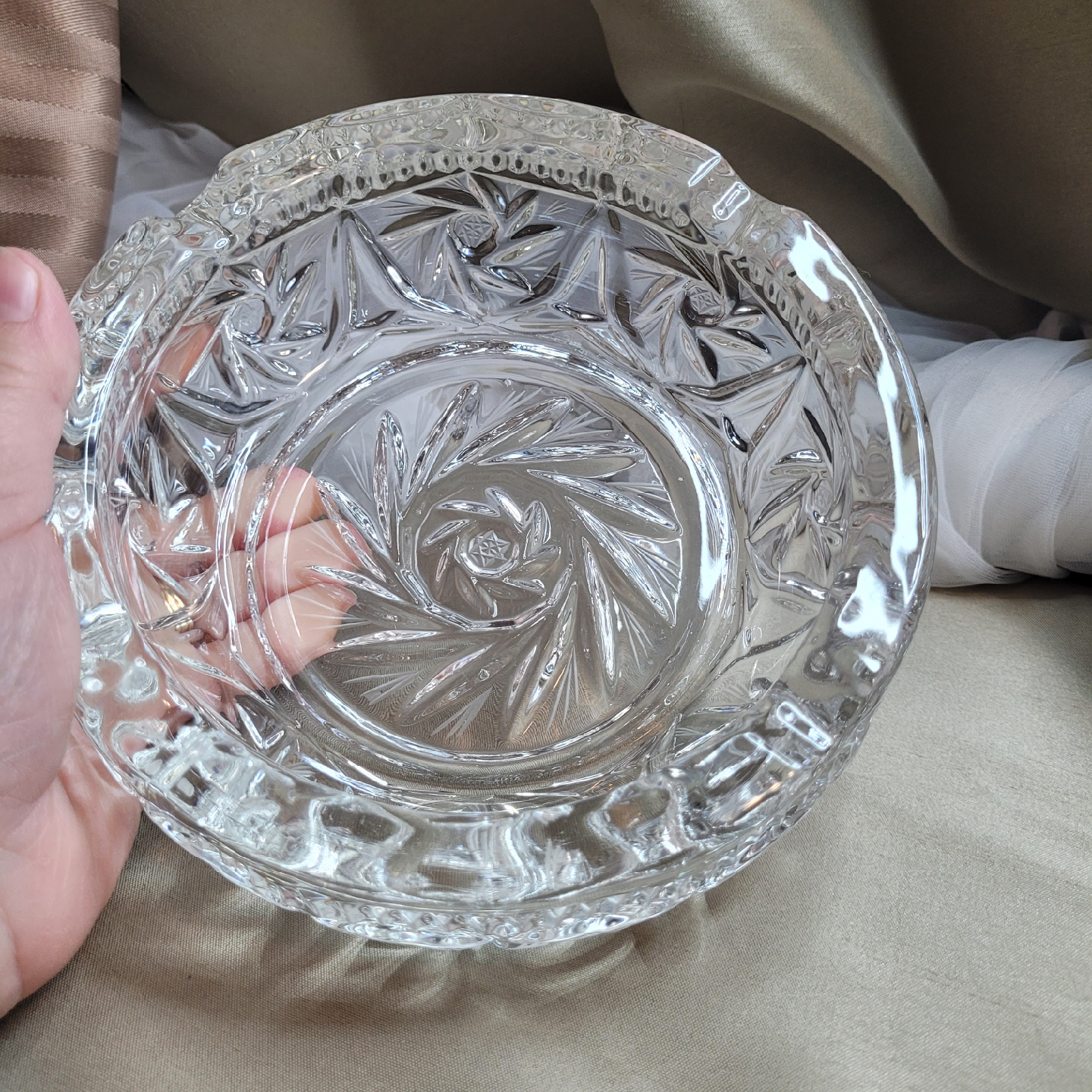 Beautiful 6 1/2" x 2 1/2" Solid Heavy Chrystal Ashray