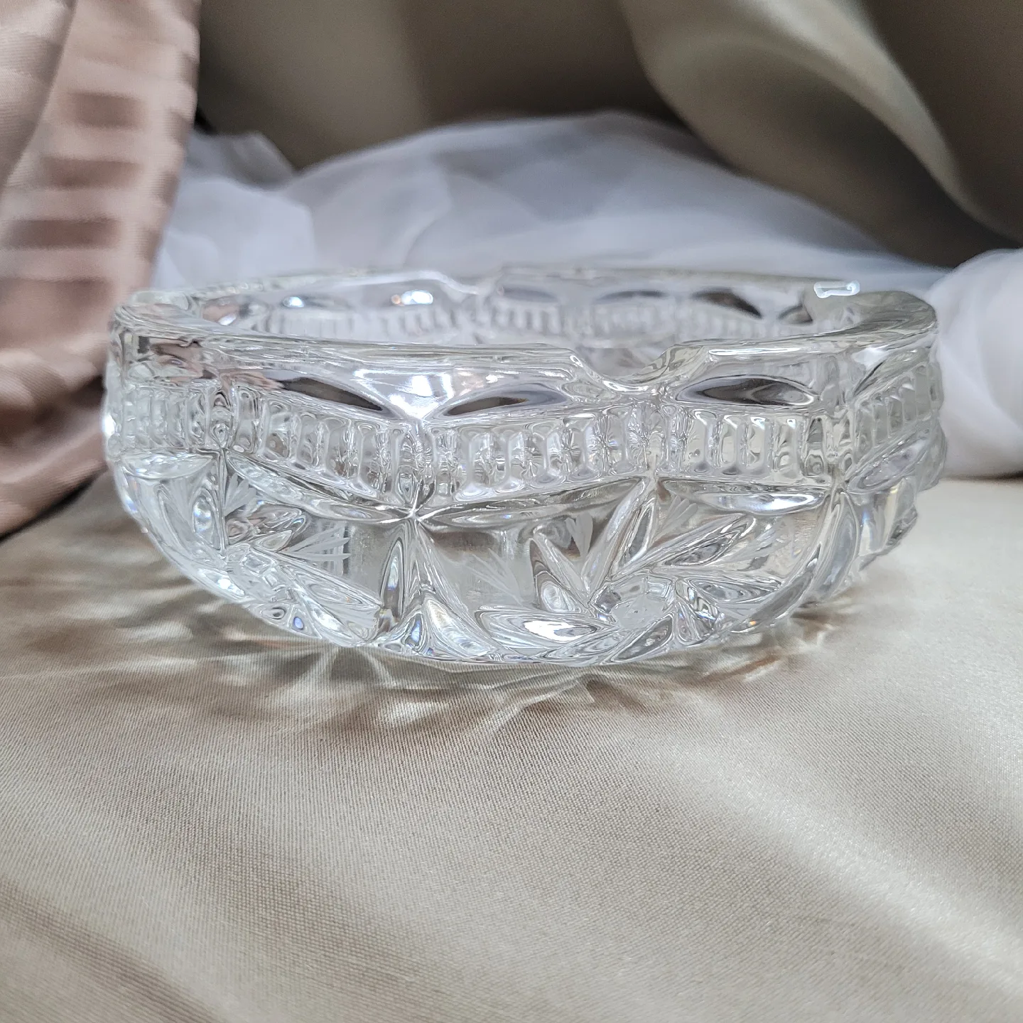 Beautiful 6 1/2" x 2 1/2" Solid Heavy Chrystal Ashray image indicator(3)