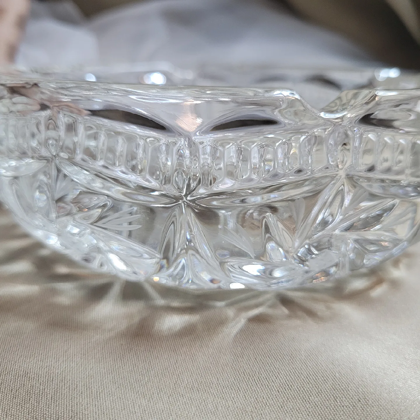 Beautiful 6 1/2" x 2 1/2" Solid Heavy Chrystal Ashray image indicator(4)